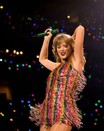 Nyentrik Abis, 11 Inspirasi Outfit Warna-warni ala Taylor Swift!