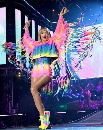 Nyentrik Abis, 11 Inspirasi Outfit Warna-warni ala Taylor Swift!