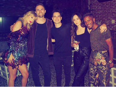 Nyentrik Abis, 11 Inspirasi Outfit Warna-warni ala Taylor Swift!