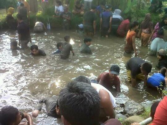 Foto Moment Agustusan Ini Dijamin Bakal Bikin Perut Kram, Penasaran?