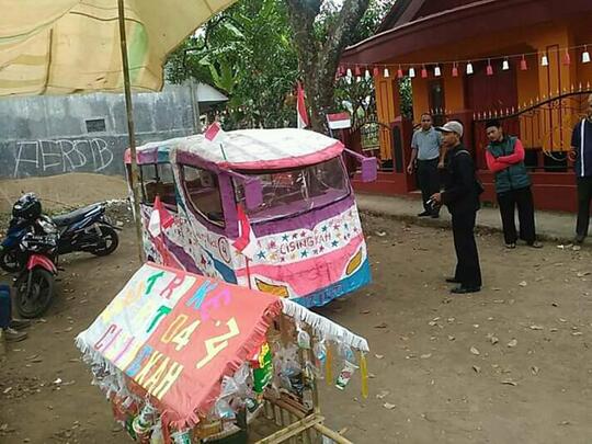 Foto Moment Agustusan Ini Dijamin Bakal Bikin Perut Kram, Penasaran?