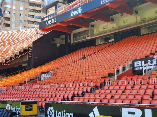 Penampakan "SOSOK HITAM" Pria Tua Di Stadion Mestalla, Dan Kisahnya !