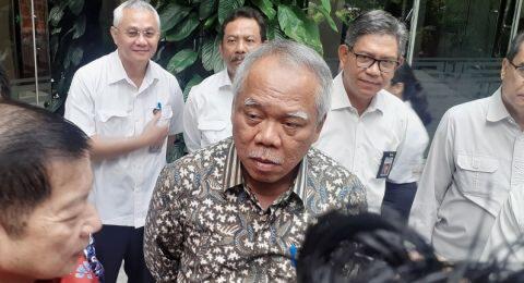 Momen Menteri Basuki Cekikikan Tak Kuat Menahan Tawa Dengar 'Naturalisasi'