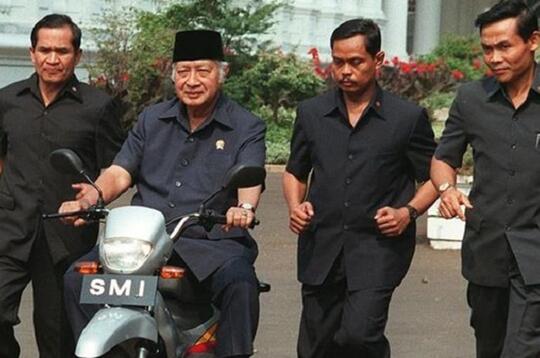 Andai Yamaha NMax Hadir di Era Soeharto, Barangkali Ini yang Terjadi