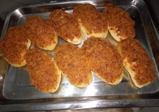 Roti Sobek Isi Abon