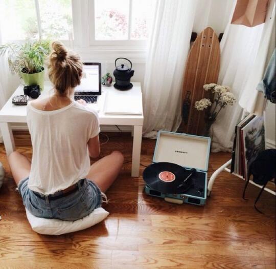 Biar Work From Home Lebih Nyaman, Yuk Tata Meja Kerja Di Kamarmu!