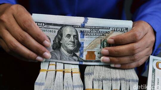 Dolar AS Dekati Rp 16.000, Krisis di Depan Mata?