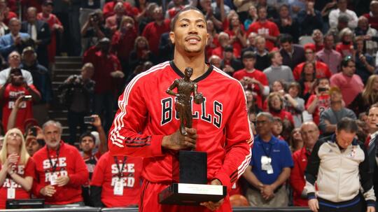 Momen Emosional Pebasket Derrick Rose, Bahkan Kita Ikutan Menangis