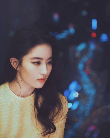 10 Potret Bak Bidadari Dari Pemeran Mulan Live Action, Walaupun Filmnya Ditunda!