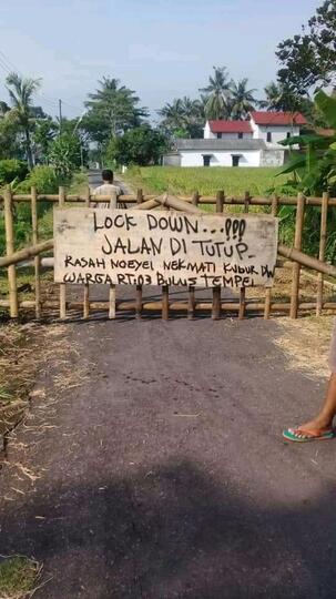 Deretan Foto Cara Para Warga Me-lockdown Tempat Tinggalnya! Wow, Bisa Dicontoh, Nih