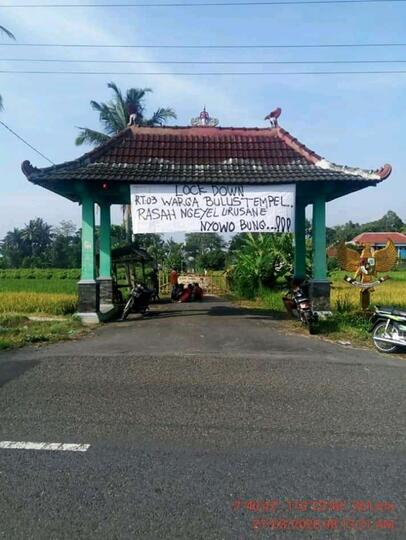 Deretan Foto Cara Para Warga Me-lockdown Tempat Tinggalnya! Wow, Bisa Dicontoh, Nih