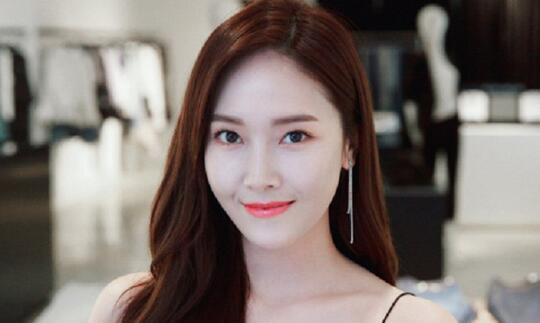 Jessica Jung Selalu Bawa 4 Benda Ini Gara-gara Phobia Gara-gara Virus Corona