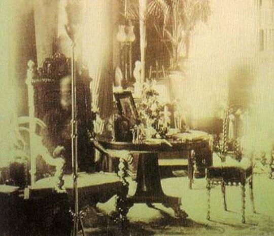 Foto Kuno Tahun 1891 Dan Penampakan "HANTU" Lord Combermere !