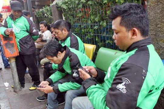 Orderan Ojol Sepi? Tanpa Ganti Jaket Inilah Jaminan Uang Tetap Mengalir, Gan