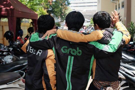 Orderan Ojol Sepi? Tanpa Ganti Jaket Inilah Jaminan Uang Tetap Mengalir, Gan