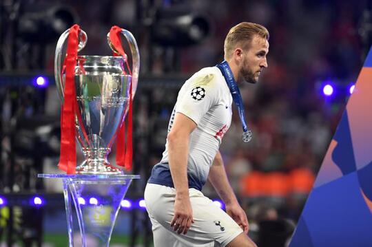 Setuju Gak Kalau Harry Kane Disarankan Pindah ke Manchester United?