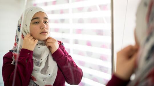 Untuk Kalian Para Hijabers Lakukan Cara Sederhana Ini Untuk Mencegah Bau Pada Hijab