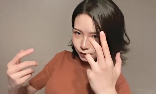 Lincah! Gadis Ini Mampu Tirukan Berbagai Pose Karakter Jojo Bizzare Adventure