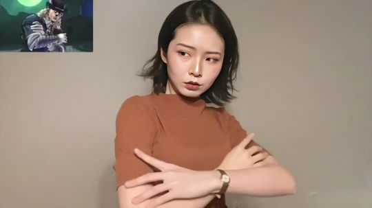 Lincah! Gadis Ini Mampu Tirukan Berbagai Pose Karakter Jojo Bizzare Adventure