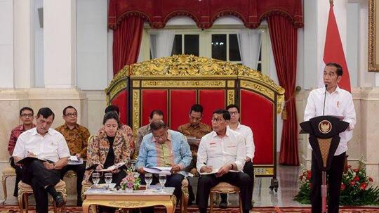 Saling Bantah Pejabat Istana di Tengah Pandemi Corona...