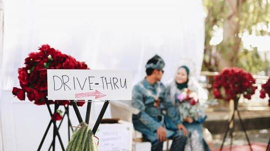 Pernikahan Unik Dengan Konsep Drive Thru, Solusi Resepsi Di Tengah Corona