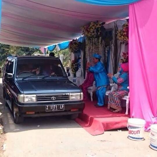 Pernikahan Unik Dengan Konsep Drive Thru, Solusi Resepsi Di Tengah Corona