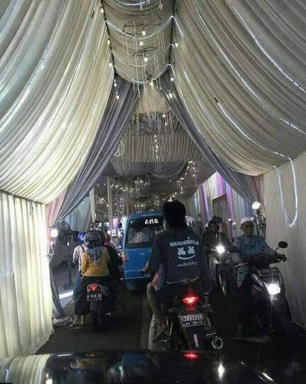 Pernikahan Unik Dengan Konsep Drive Thru, Solusi Resepsi Di Tengah Corona
