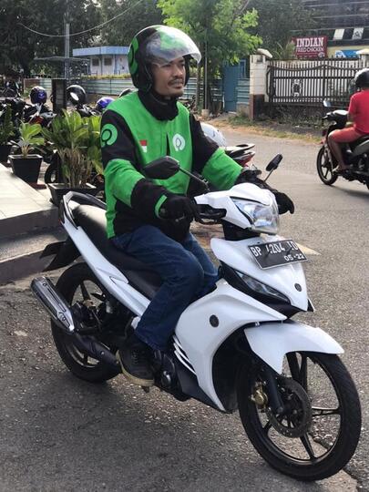 Gojek Apresiasi Ojol Pelindung Pesanan dari Semprotan Disinfektan! Ini Orangnya