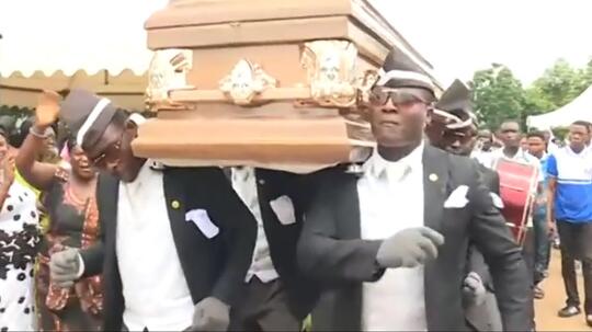 Dancing Pallbearers: Tarian Pembawa Jenazah yang Viral karena Keunikannya
