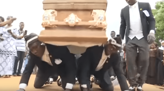 Dancing Pallbearers: Tarian Pembawa Jenazah yang Viral karena Keunikannya
