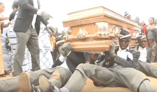 Dancing Pallbearers: Tarian Pembawa Jenazah yang Viral karena Keunikannya