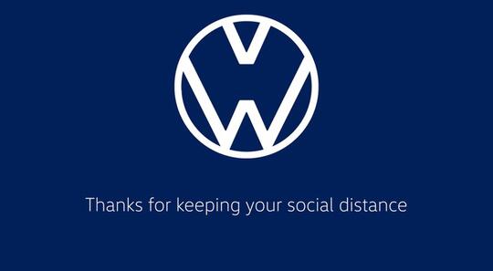 Ketika Logo Brand Juga Ikutan Social Distancing, Gimana Penampakannya?