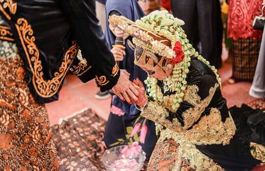 Tradisi Suku Jawa Yang Super Ribet, Namun Harus Dilestarikan Hingga Saat Ini