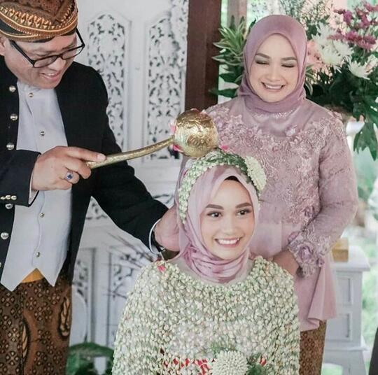 Tradisi Suku Jawa Yang Super Ribet, Namun Harus Dilestarikan Hingga Saat Ini