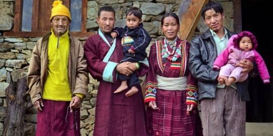 Di Nepal, Wanita Memiliki Banyak Suami. Bagaimana Jika Semua Suami Ingin Bercinta?
