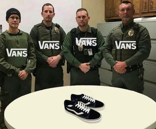 Vans Bertindak Bos, Foto Sepatu Lokal di Instagram Dihapus