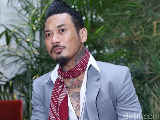 Nekat! Jerinx Nantang Disuntik Virus Corona