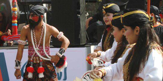 Takdir Waria di Persimpangan Jalan