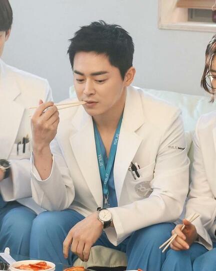 7 Drakor ini Menampilkan Dokter Handal dan Tampan, Siapa Idolamu?