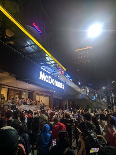 Ngumpul di Penutupan McDonald's Sarinah Selagi PSBB Itu NORAK, Ente Pada Mau ke RS?
