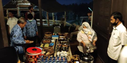 Serunya Santunan Hingga Bukber tetap jaga Sosial Distancing
