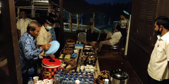 Serunya Santunan Hingga Bukber tetap jaga Sosial Distancing
