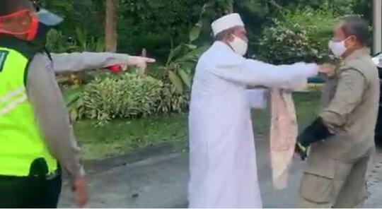 Sindir Habib Assegaf, Teddy: Jangan Lihat Jubahnya, di Tanah Abang Cuma Rp100 Ribu