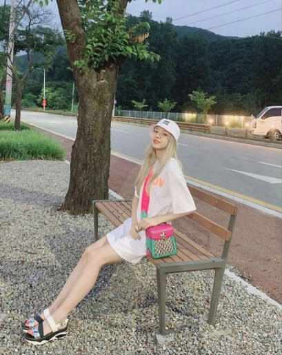 9 Inspirasi Busana Idol KPop Saat Musim Panas, Bikin OOTD Makin Hits!