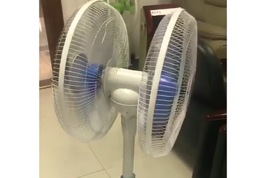 Heboh Kipas Angin Portable Berkepala Dua, Koment Netizen Gokils Katanya Tanda Kiamat!