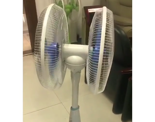 Heboh Kipas Angin Portable Berkepala Dua, Koment Netizen Gokils Katanya Tanda Kiamat!