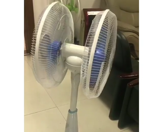 Heboh Kipas Angin Portable Berkepala Dua, Koment Netizen Gokils Katanya Tanda Kiamat!