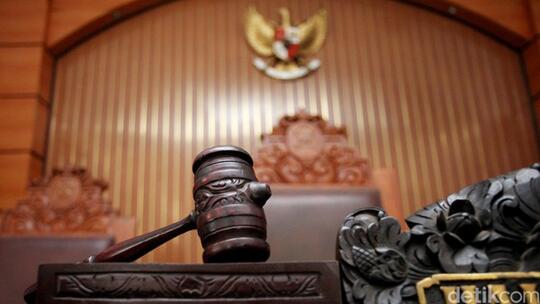 Di Balik Mewahnya Perkawinan Dokter: Diadili karena Nyaris Pukul Ortu Sendiri