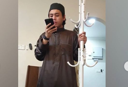 Beberapa Foto Unik Khutbah Idul Fitri Corona, Tongkat Khatib Bikin Gagal Fokus!