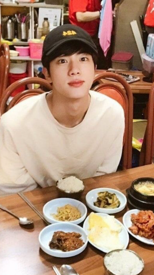 Kim Seokjin Dari Ketampanannya Sampai Kekonyolannya